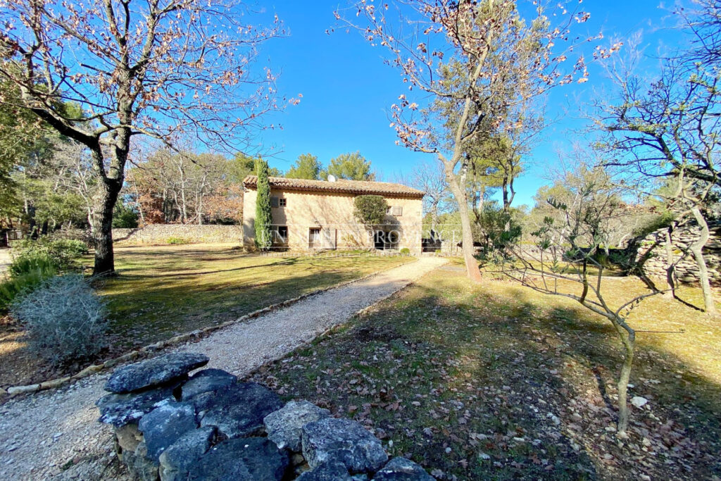 Authentique bergerie provençale ? Location saisonnière à Lacos – NR pièces – 4 chambres – 160.00 m²