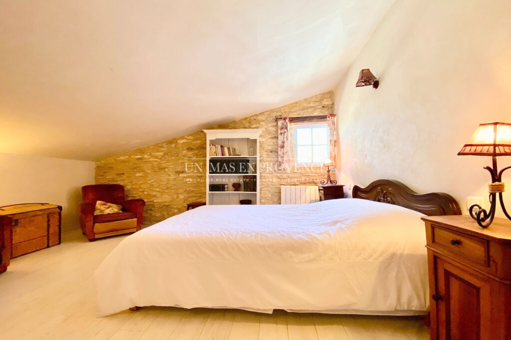 Authentique bergerie provençale ? Location saisonnière à Lacos – NR pièces – 4 chambres – 160.00 m²