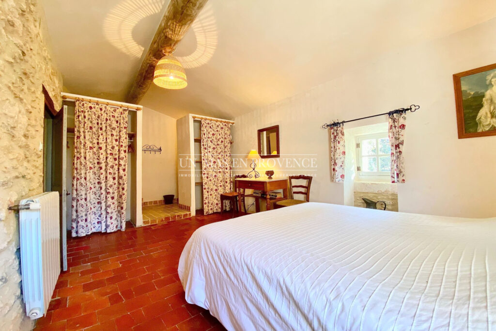 Authentique bergerie provençale ? Location saisonnière à Lacos – NR pièces – 4 chambres – 160.00 m²