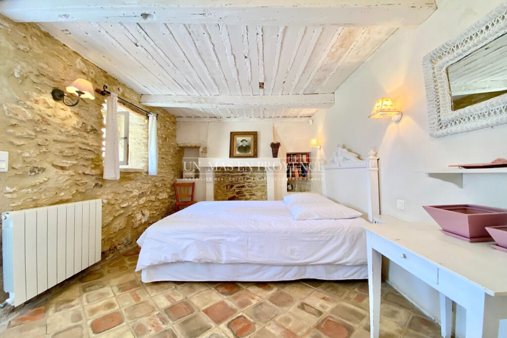 Authentique bergerie provençale ? Location saisonnière à Lacos – NR pièces – 4 chambres – 160.00 m²
