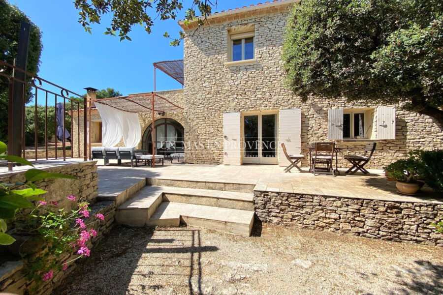 Maison à louer à Gordes
