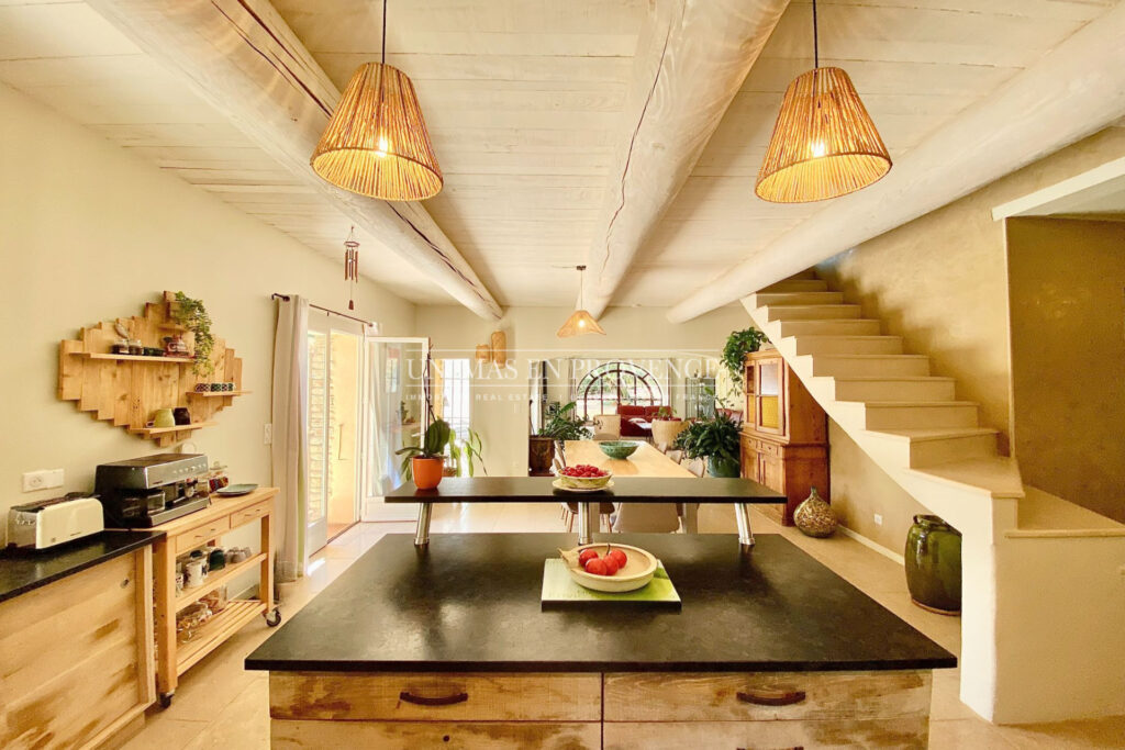 Mas Provençal à Gordes ? Location Saisonnière au Coeur de la Ga – 4 pièces – 3 chambres – 200.00 m²