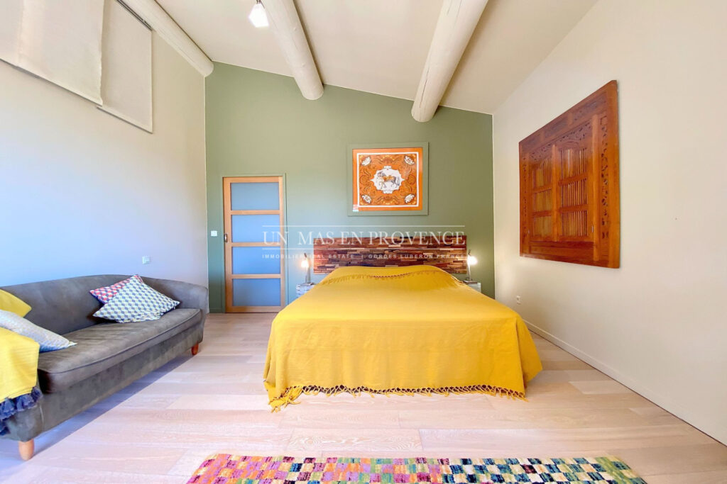 Mas Provençal à Gordes ? Location Saisonnière au Coeur de la Ga – 4 pièces – 3 chambres – 200.00 m²