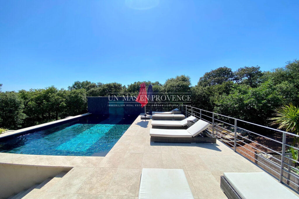 Mas Provençal à Gordes ? Location Saisonnière au Coeur de la Ga – 4 pièces – 3 chambres – 200.00 m²