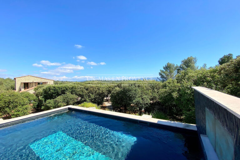 Mas Provençal à Gordes ? Location Saisonnière au Coeur de la Ga – 4 pièces – 3 chambres – 200.00 m²