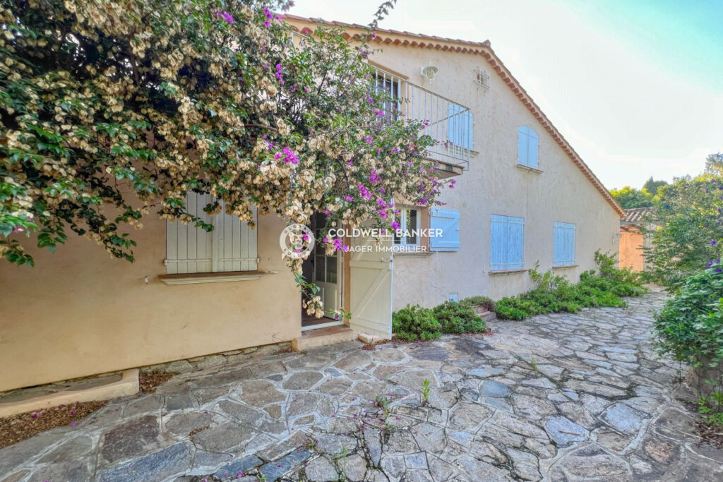 Rare à Saint-Tropez : Villa à rénover sur 2200 m², à deux pas  – 7 pièces – 6 chambres – 470.00 m²