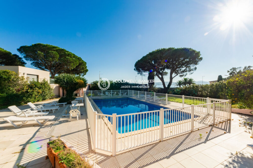 Hôtel de charme à Grimaud  – NR pièces – NR chambres – 654.00 m²