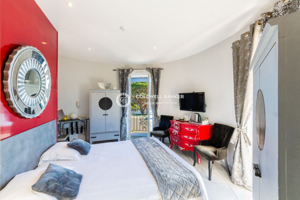 Hôtel de charme à Grimaud  – NR pièces – NR chambres – 654.00 m²