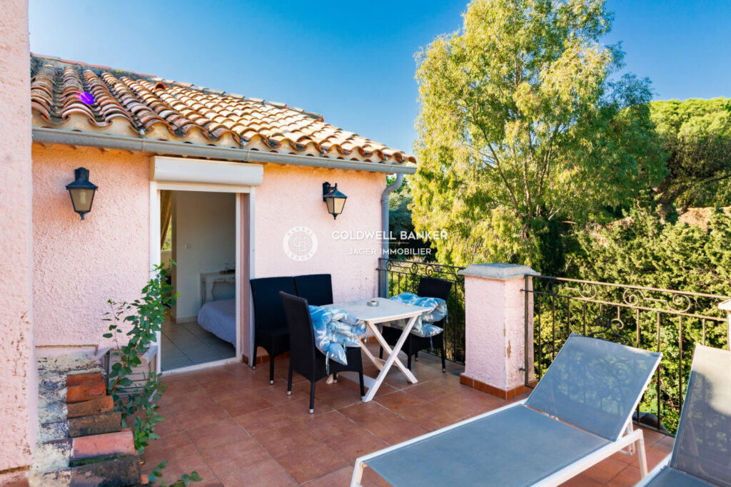 Hôtel de charme à Grimaud  – NR pièces – NR chambres – 654.00 m²