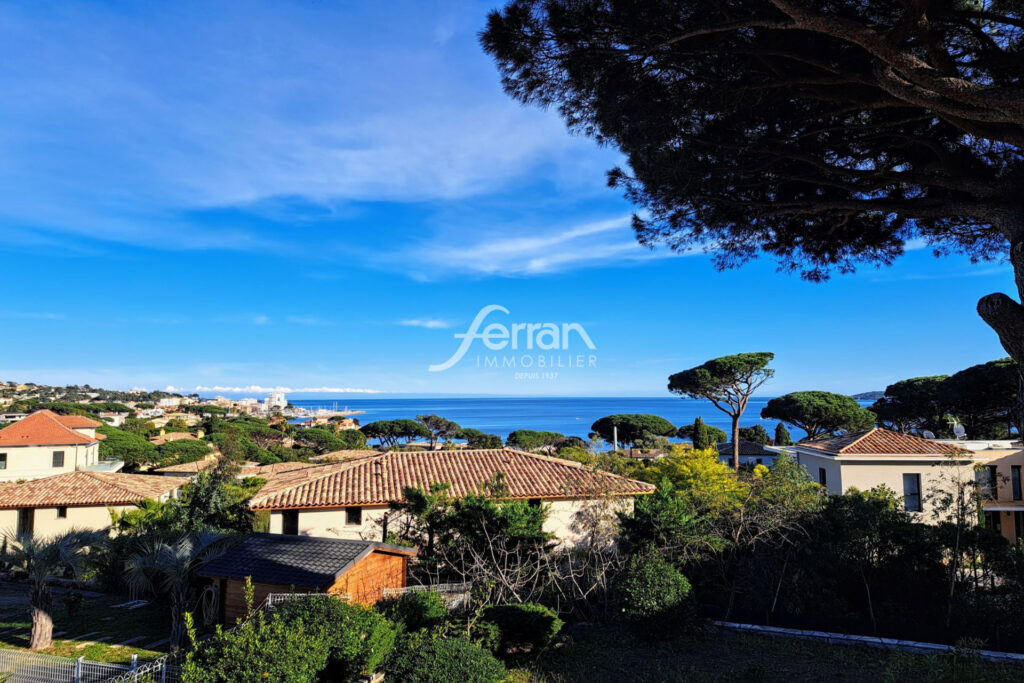 A VENDRE VILLA BORD DE MER – 4 pièces – 2 chambres – 100.84 m²