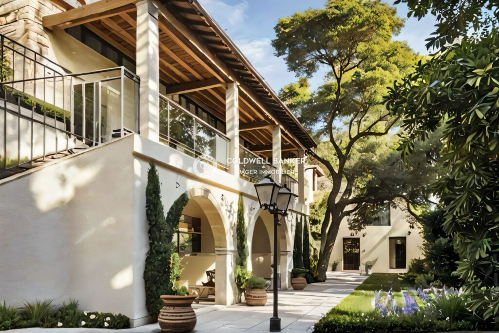 Hôtel de charme à Grimaud  – NR pièces – NR chambres – 654.00 m²