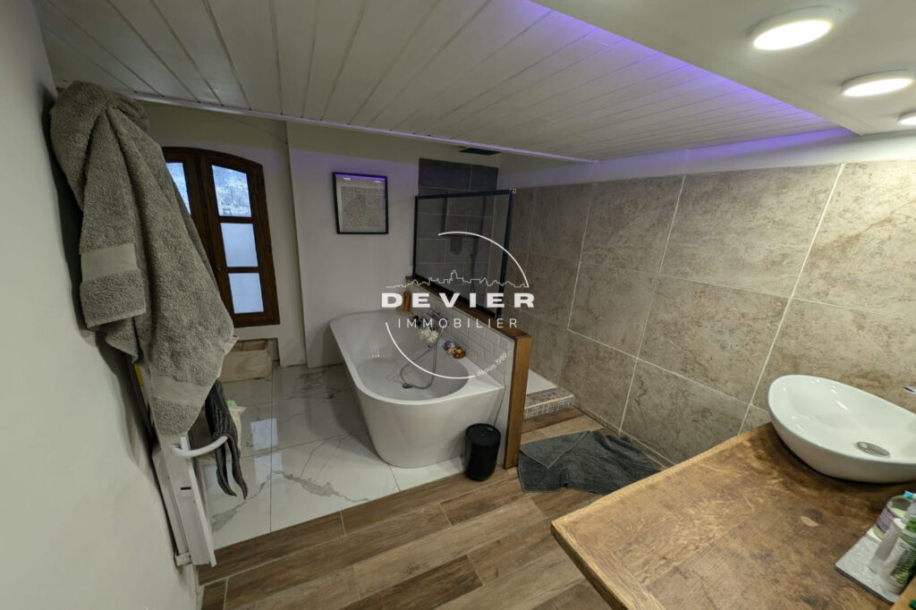 vente maison de village 5 Pièce(s) – 5 pièces – 4 chambres – 135.00 m²