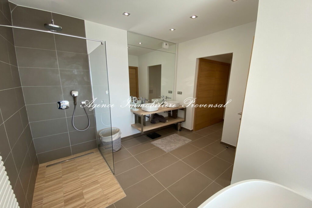 location saisonnière villa 5 Pièce(s) – 5 pièces – 4 chambres – 142.00 m²