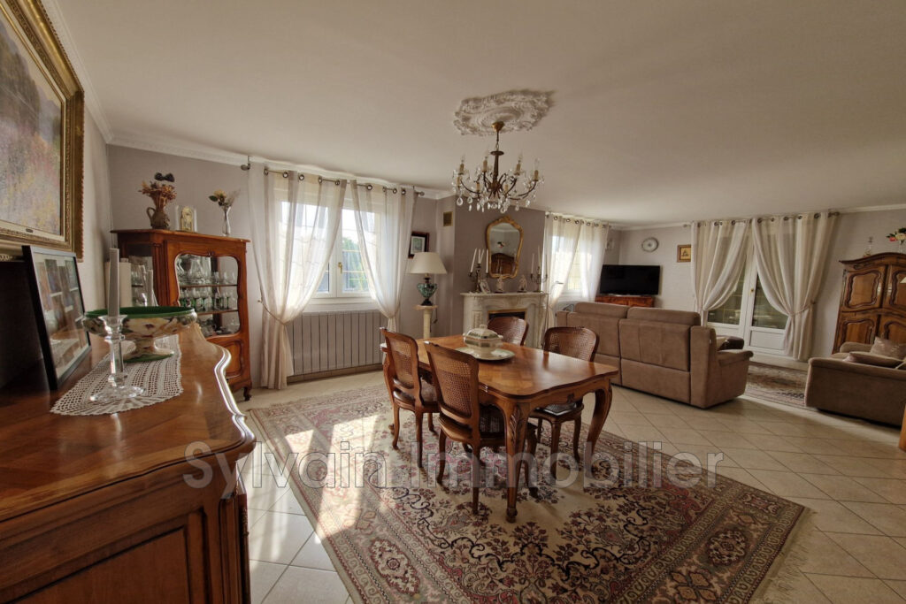 vente maison 7 Pièce(s) – 7 pièces – 5 chambres – 159.00 m²