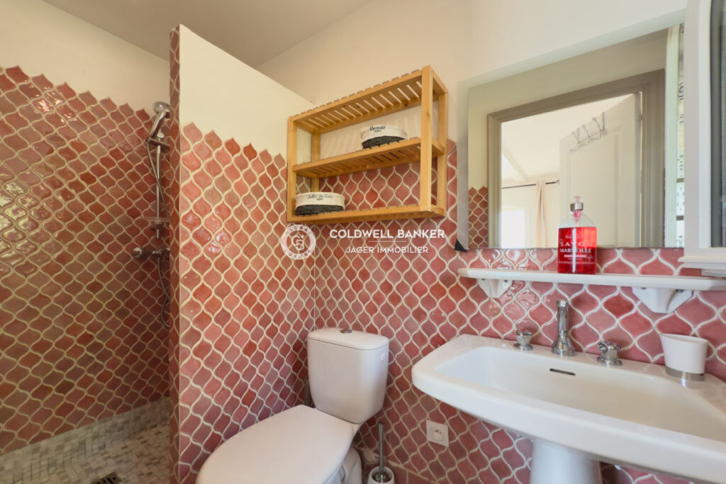 Villa 6 chambres aux Issambres  Vue mer panoramique et double – 7 pièces – 6 chambres – 298.00 m²