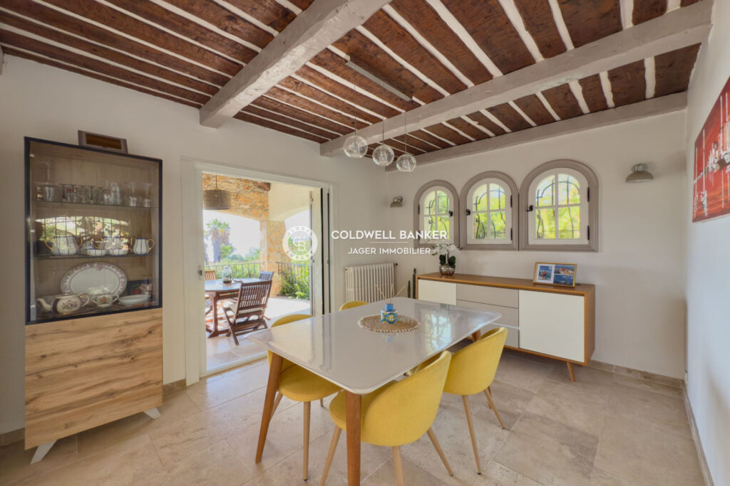 Villa 6 chambres aux Issambres  Vue mer panoramique et double – 7 pièces – 6 chambres – 298.00 m²