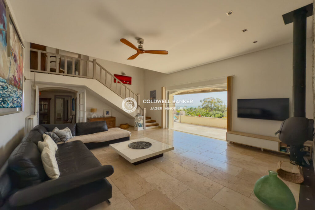 Villa 6 chambres aux Issambres  Vue mer panoramique et double – 7 pièces – 6 chambres – 298.00 m²