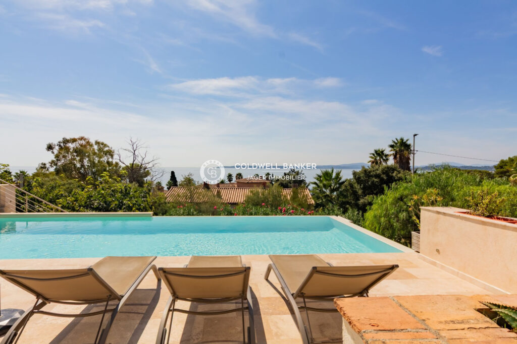 Villa 6 chambres aux Issambres  Vue mer panoramique et double – 7 pièces – 6 chambres – 298.00 m²