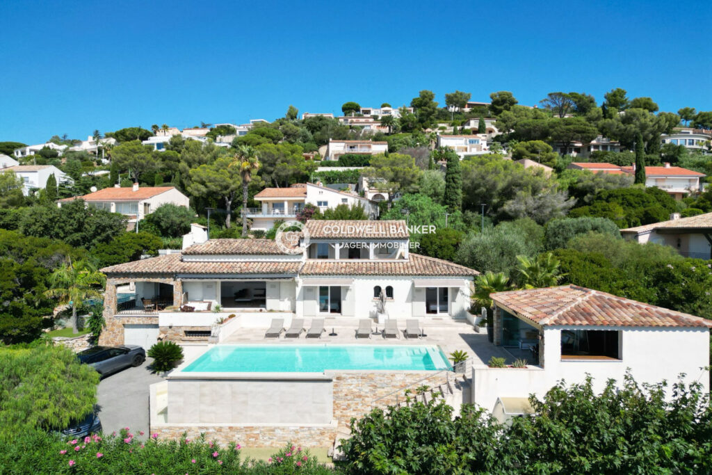 Villa 6 chambres aux Issambres  Vue mer panoramique et double – 7 pièces – 6 chambres – 298.00 m²