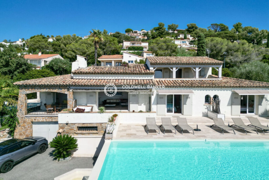 Villa 6 chambres aux Issambres  Vue mer panoramique et double – 7 pièces – 6 chambres – 298.00 m²