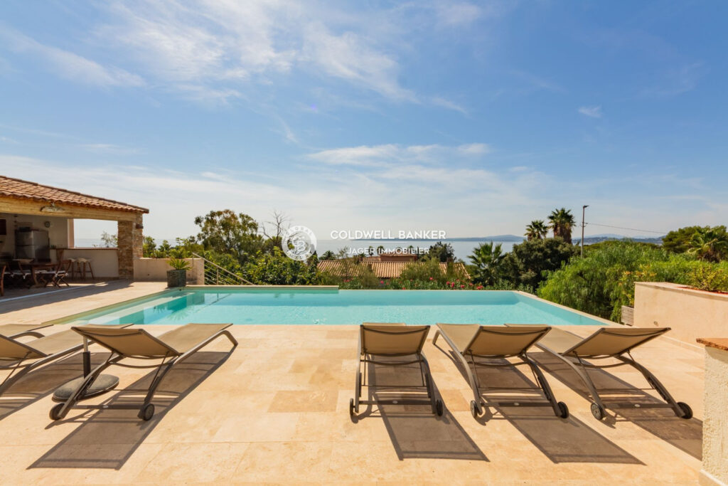 Villa 6 chambres aux Issambres  Vue mer panoramique et double – 7 pièces – 6 chambres – 298.00 m²