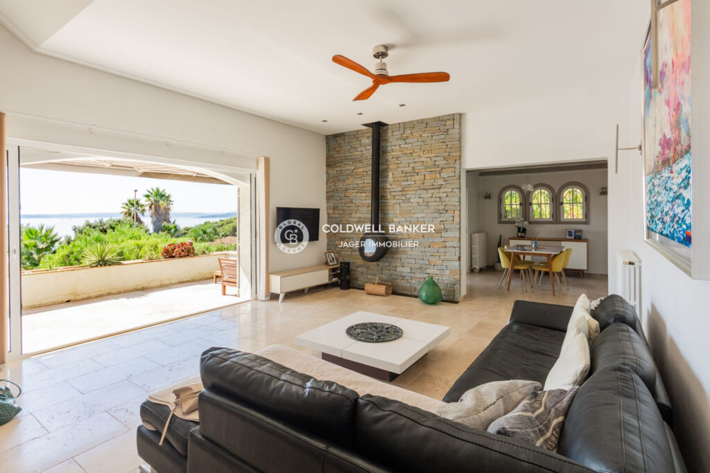 Villa 6 chambres aux Issambres  Vue mer panoramique et double – 7 pièces – 6 chambres – 298.00 m²