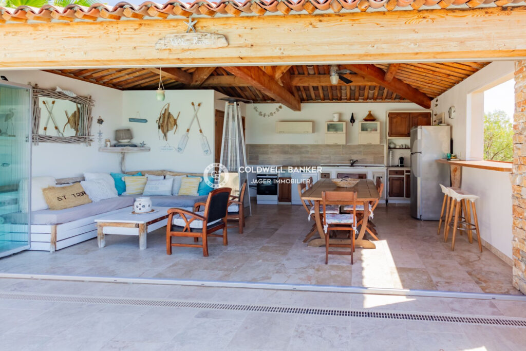 Villa 6 chambres aux Issambres  Vue mer panoramique et double – 7 pièces – 6 chambres – 298.00 m²