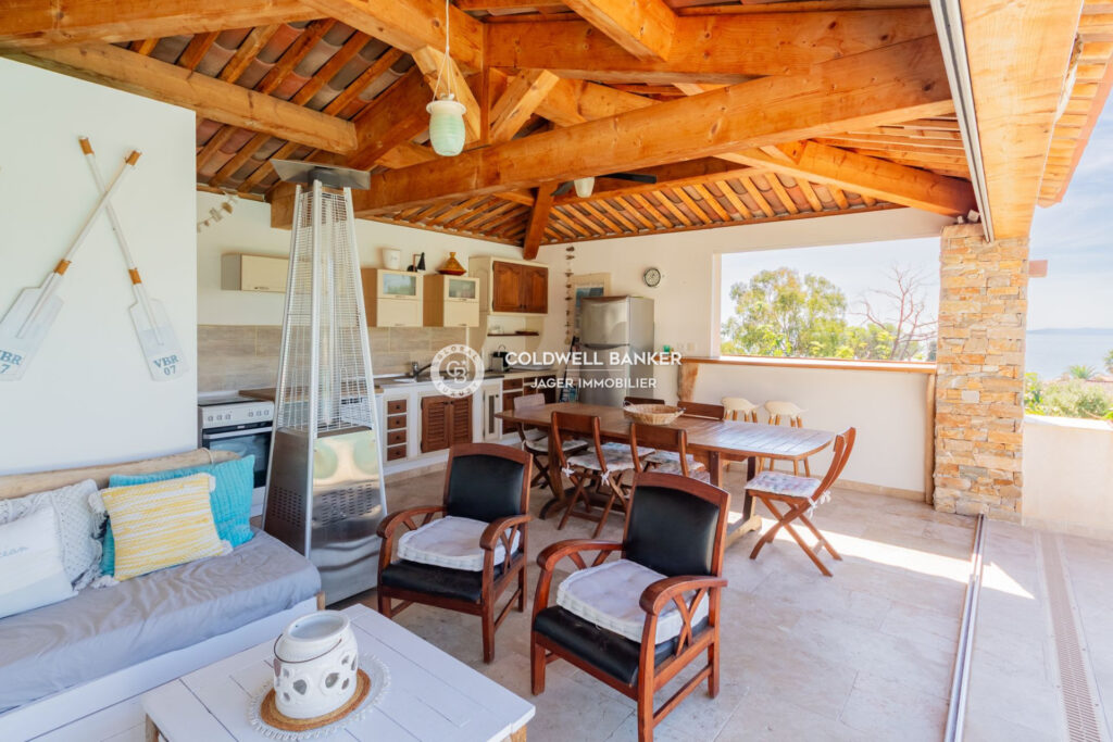 Villa 6 chambres aux Issambres  Vue mer panoramique et double – 7 pièces – 6 chambres – 298.00 m²