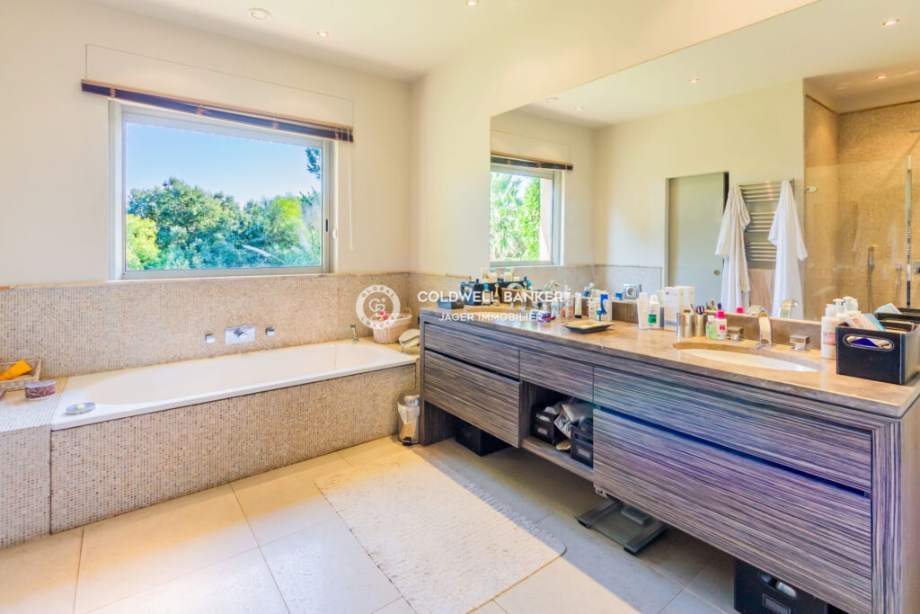 Élégante propriété provençale dans un écrin de verdure à Ramat – 6 pièces – 4 chambres – 320.00 m²