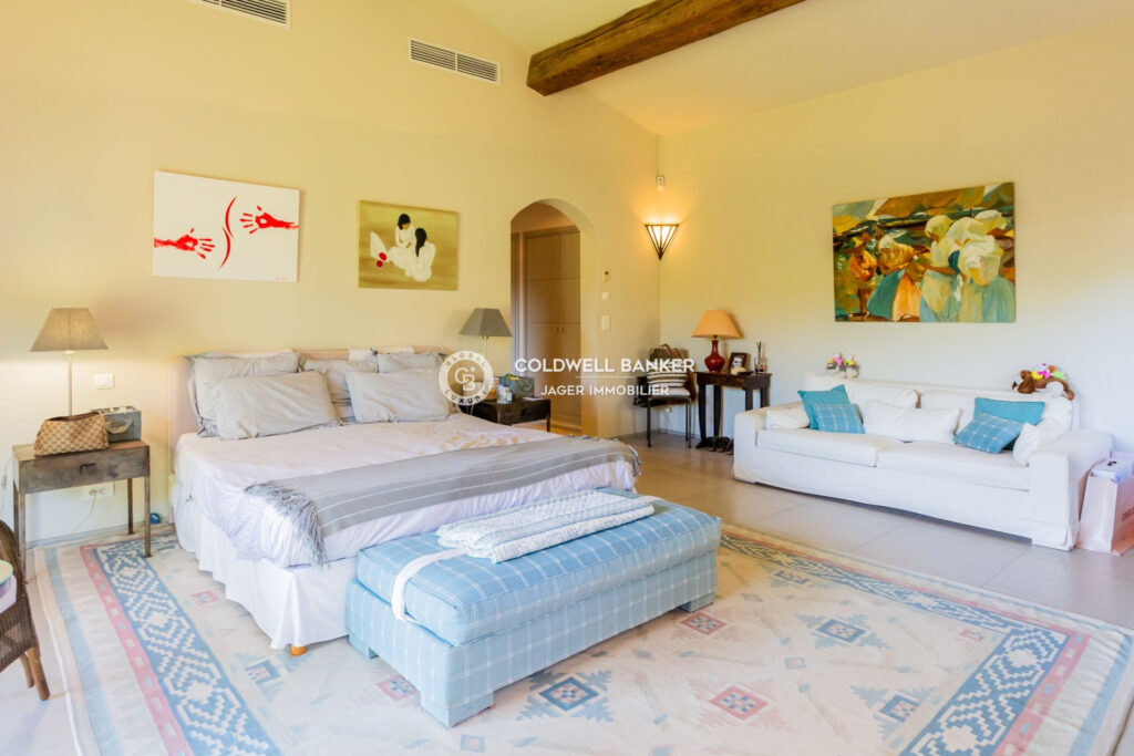 Élégante propriété provençale dans un écrin de verdure à Ramat – 6 pièces – 4 chambres – 320.00 m²