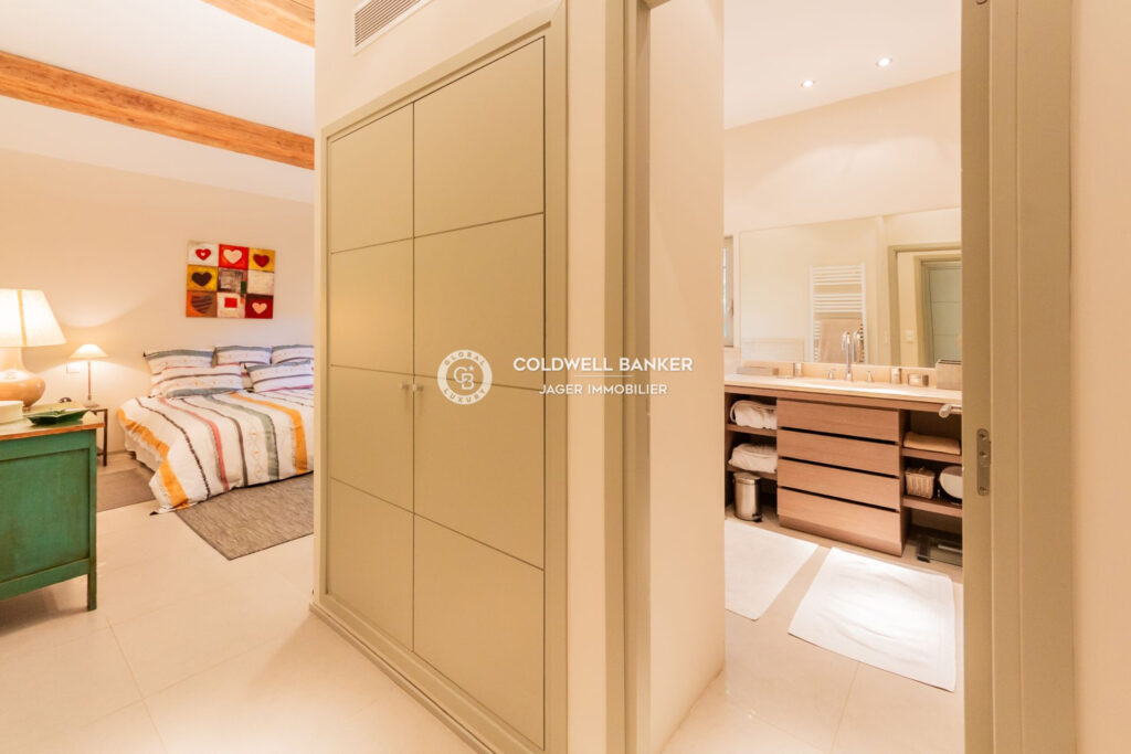 Élégante propriété provençale dans un écrin de verdure à Ramat – 6 pièces – 4 chambres – 320.00 m²