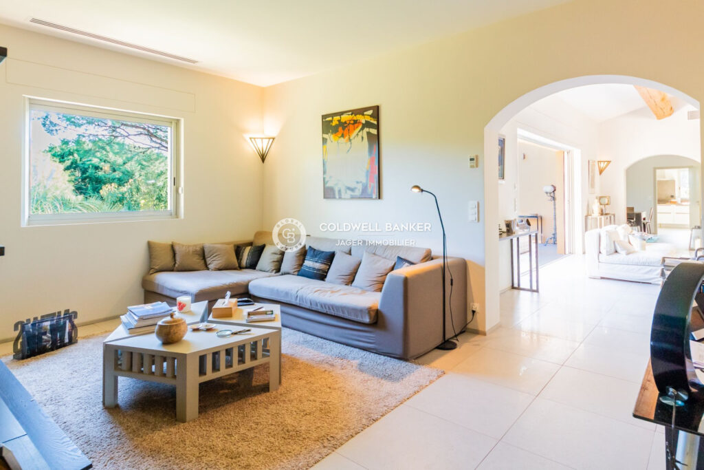 Élégante propriété provençale dans un écrin de verdure à Ramat – 6 pièces – 4 chambres – 320.00 m²