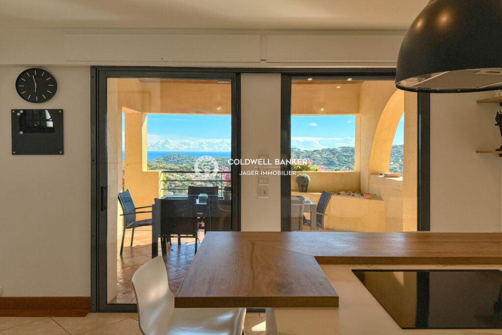 Superbe villa 6 chambres avec vue panoramique mer et collines  – 8 pièces – 6 chambres – 249.00 m²