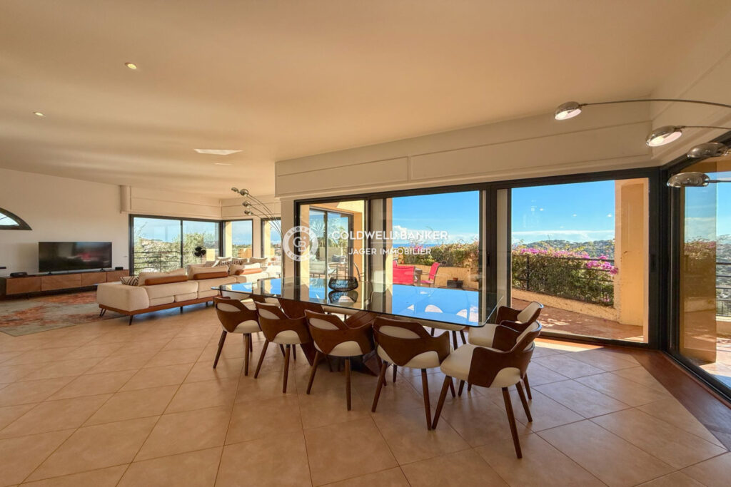 Superbe villa 6 chambres avec vue panoramique mer et collines  – 8 pièces – 6 chambres – 249.00 m²
