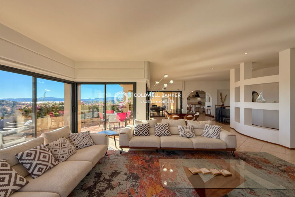 Superbe villa 6 chambres avec vue panoramique mer et collines  – 8 pièces – 6 chambres – 249.00 m²