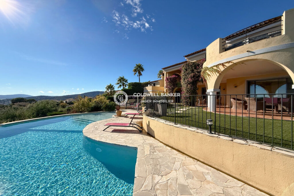 Superbe villa 6 chambres avec vue panoramique mer et collines  – 8 pièces – 6 chambres – 249.00 m²