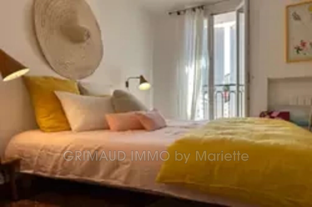 maison de village avec piscine, garage et terrasse tropezienne – 5 pièces – 3 chambres – 202.00 m²