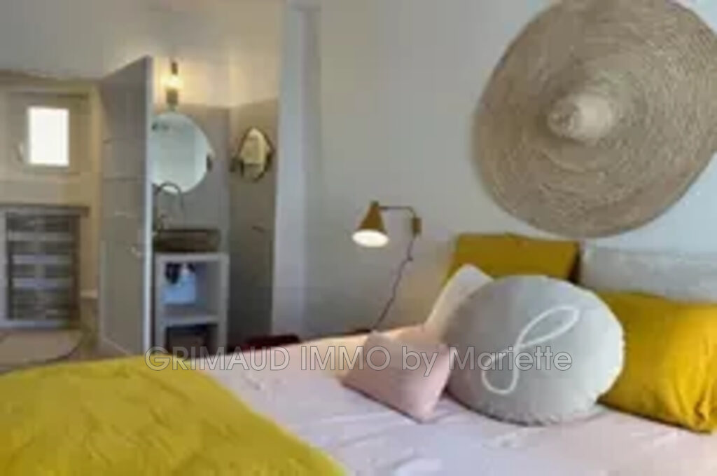 maison de village avec piscine, garage et terrasse tropezienne – 5 pièces – 3 chambres – 202.00 m²