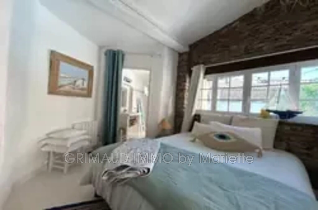 maison de village avec piscine, garage et terrasse tropezienne – 5 pièces – 3 chambres – 202.00 m²