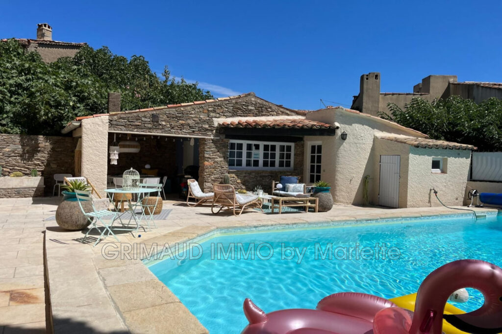 maison de village avec piscine, garage et terrasse tropezienne – 5 pièces – 3 chambres – 202.00 m²