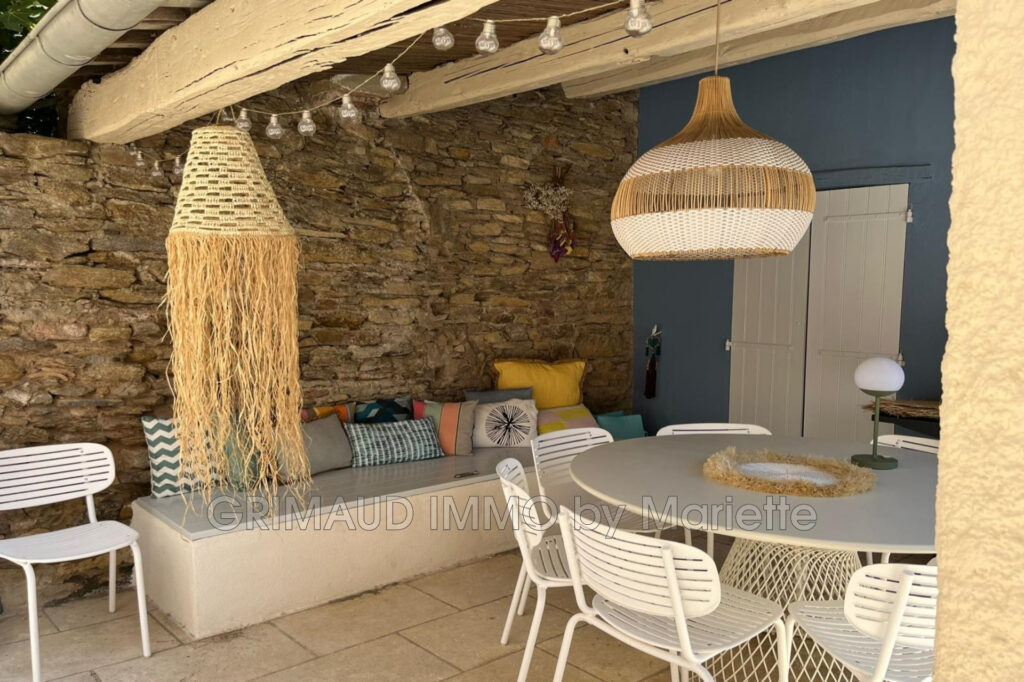 maison de village avec piscine, garage et terrasse tropezienne – 5 pièces – 3 chambres – 202.00 m²
