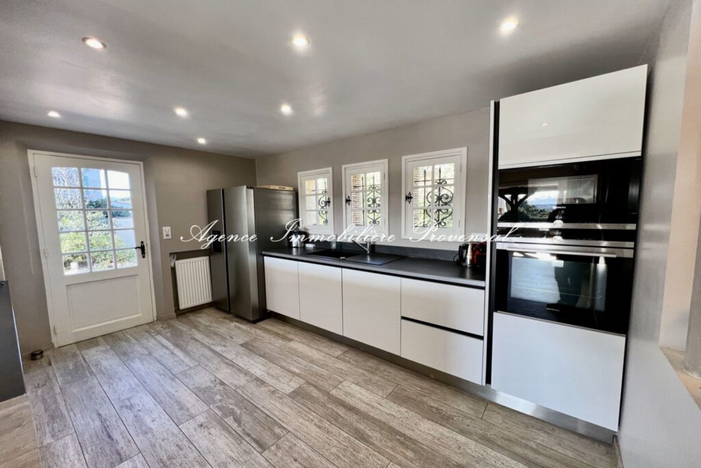 location saisonnière maison 5 Pièce(s) – 5 pièces – 4 chambres – 200.00 m²