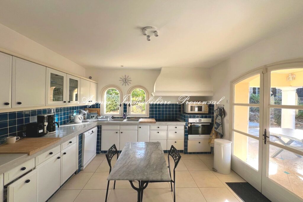 location saisonnière maison 6 Pièce(s) – 6 pièces – 5 chambres – 280.00 m²