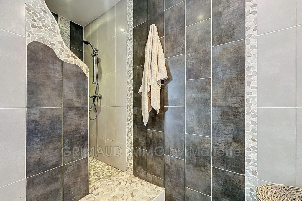 belle maison avec 5 chambres – 5 pièces – 5 chambres – 141.38 m²