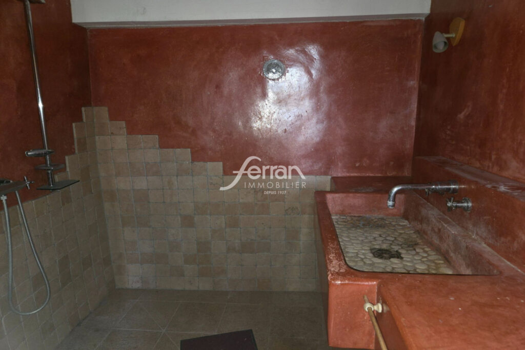 À vendre à Salernes bastide avec 5 chambres et un terrain de 2 – 8 pièces – 5 chambres – 140.00 m²