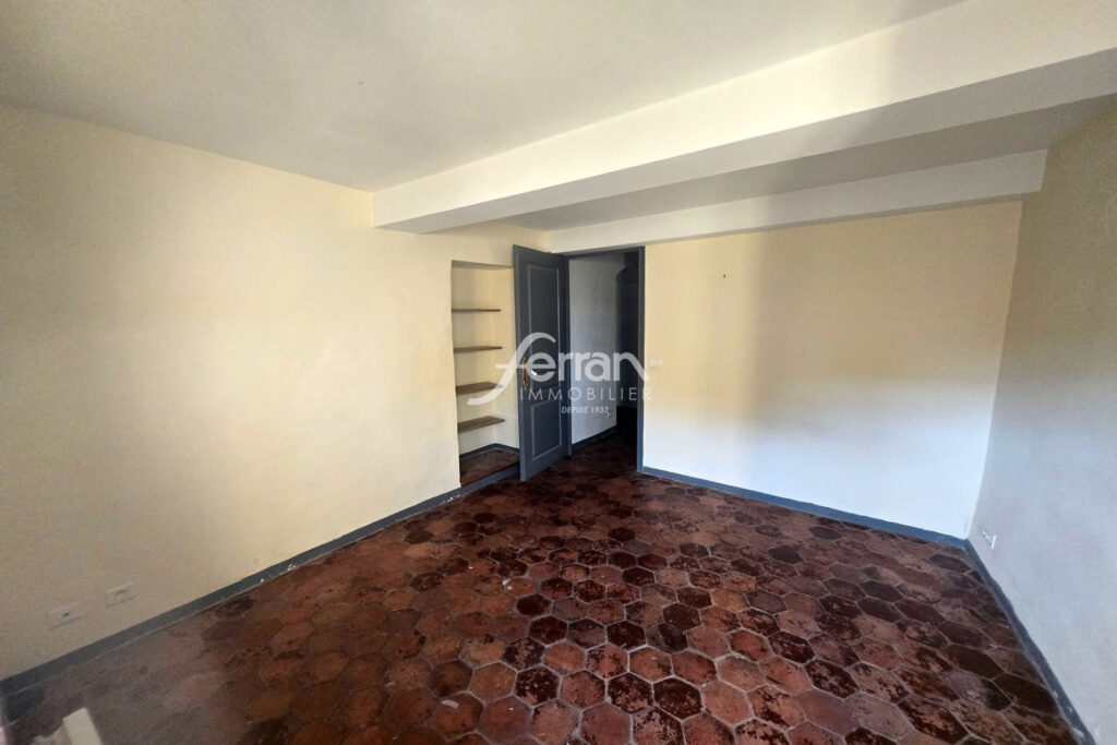 À vendre à Salernes bastide avec 5 chambres et un terrain de 2 – 8 pièces – 5 chambres – 140.00 m²