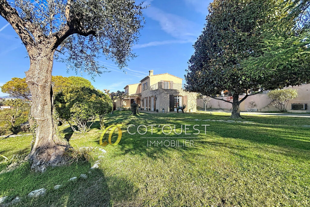 vente maison 7 Pièce(s) – 7 pièces – 5 chambres – 317.00 m²