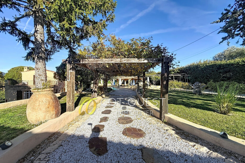 vente maison 7 Pièce(s) – 7 pièces – 5 chambres – 317.00 m²