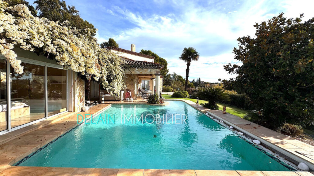 vente maison – NR pièces – 4 chambres – 205.00 m²