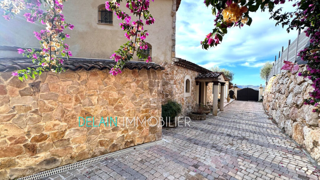 vente maison – NR pièces – 4 chambres – 205.00 m²